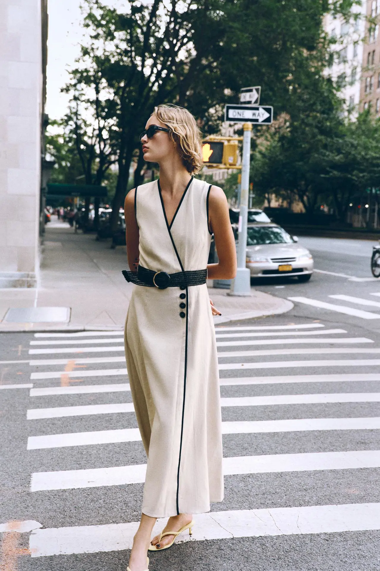 Vestido lino con ribete negro