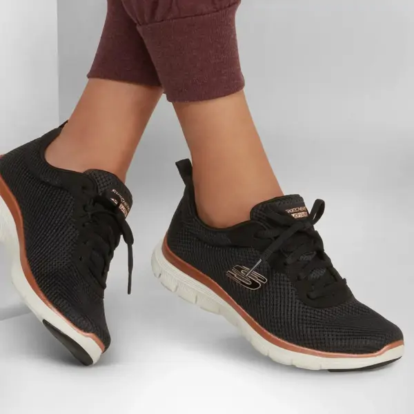 Skechers “liquida” (por 38€) las zapatillas perfectas para ir cómoda y fresquita (y verte muy elegante) este verano: con 45% de descuento en todos los números en el Prime Day 2025
