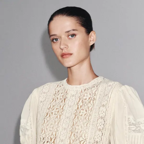 Ni sosos ni aburridos: 5 vestidos boho de Zara que las mujeres más estilosas están agotando (desde 19,99€)