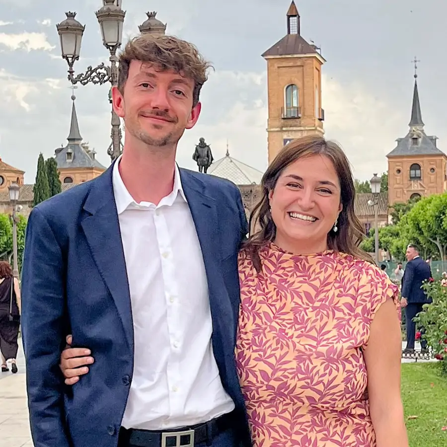 PAREJA ESPAÑOLA REFORMA BALCÓN 1 METRO CUADRADO