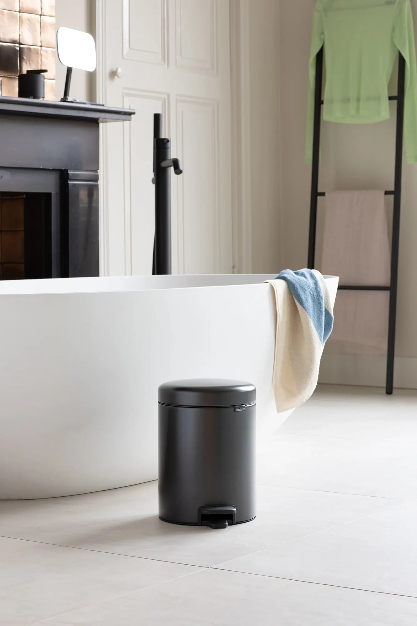 Cubo de basura con pedal NewIcon Confident Grey Brabantia