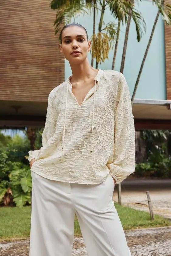 Blusa con textura fluida