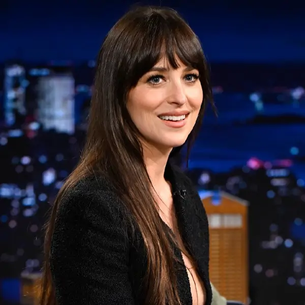Dakota Johnson (35 años), rotunda cuando le preguntan si le gustan los papeles pintados o si los usaría para decorar su casa: "No, jamás"
