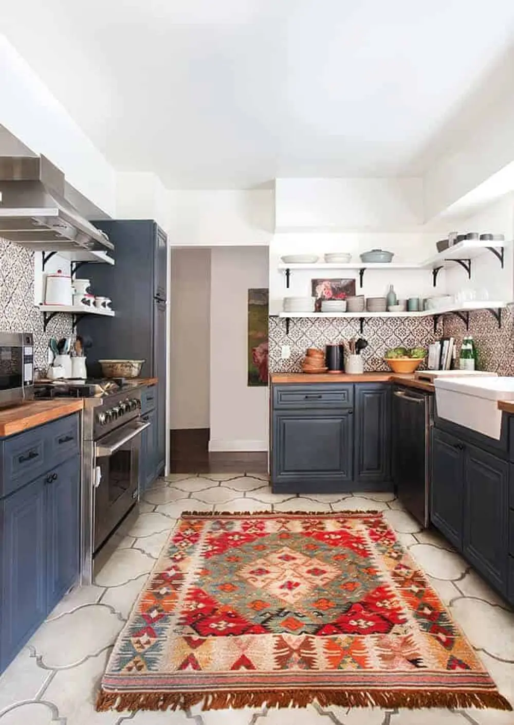 Después: una cocina renovada con encanto español