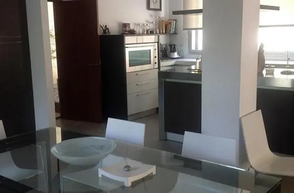 Una cocina abierta al comedor