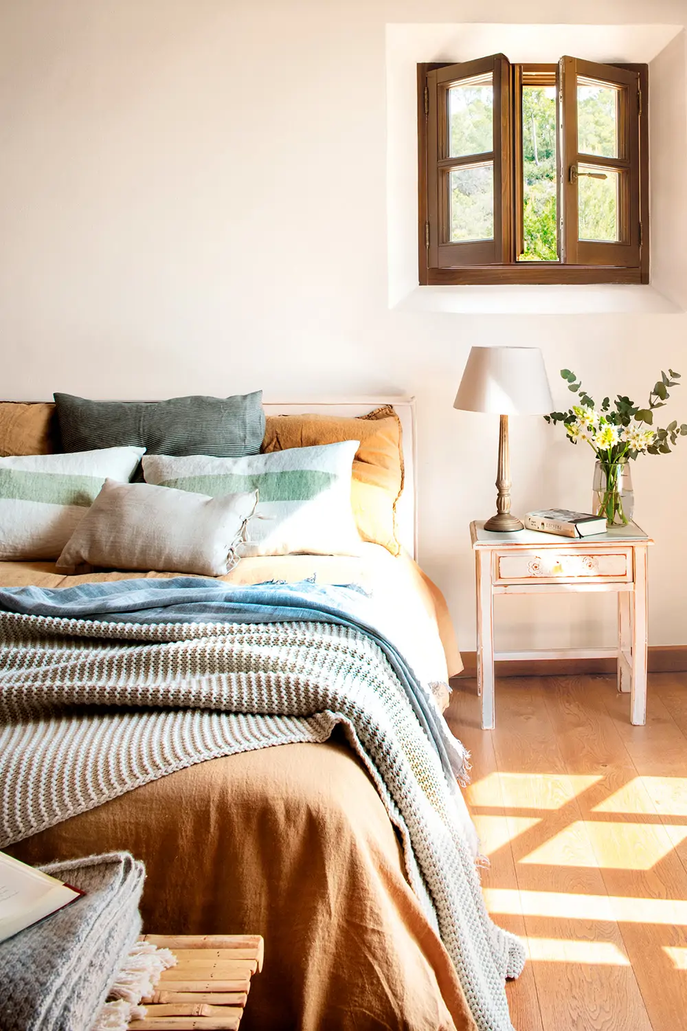 "La cama y su estilismo son el truco para cambiar el dormitorio y ...