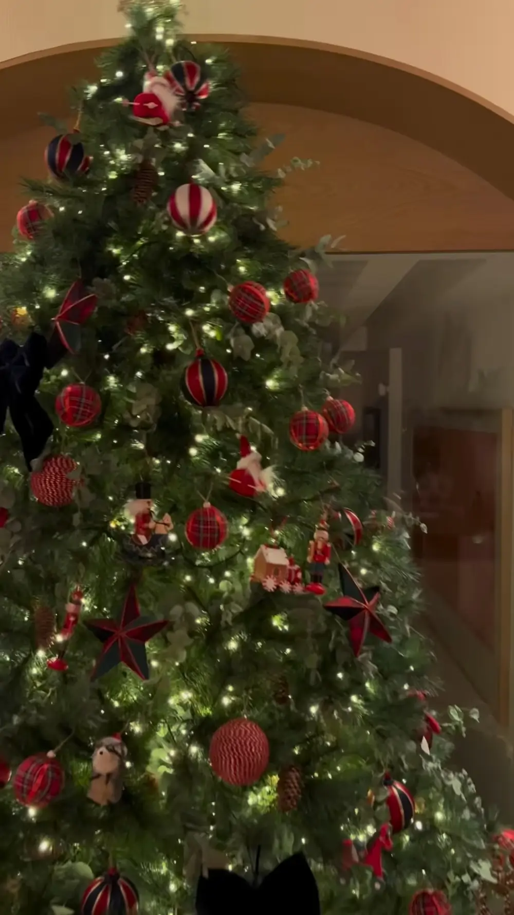 Así es el árbol de Navidad de María Pombo y Pablo Castellano ...
