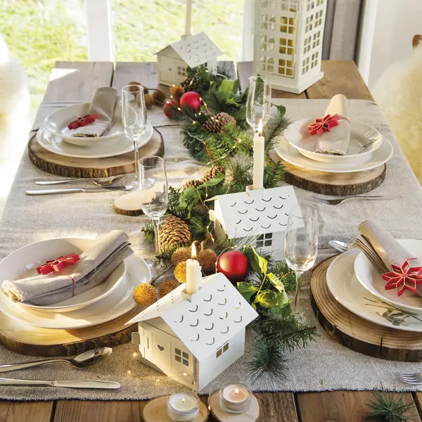 Así es la original mesa de Navidad de Samantha Vallejo-Nagera hecha de papel kraft y dibujos a mano