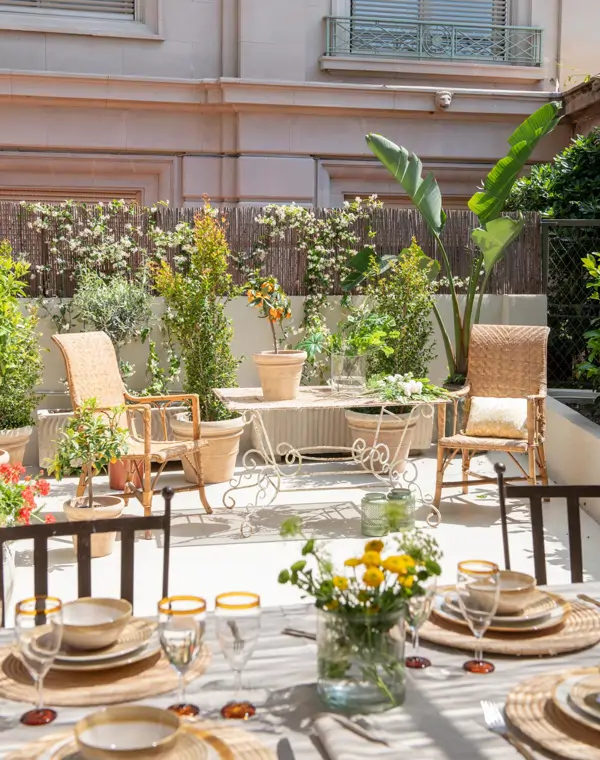 &iquest;Qu&eacute; puedo hacer si mi vecino tira colillas a mi patio o zonas comunes? Esto dice la Ley sobre Propiedad Horizontal