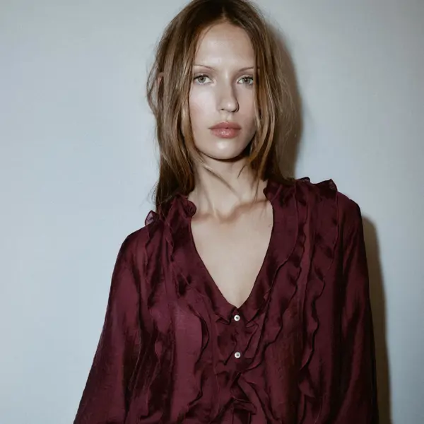 Todas las mujeres elegantes que veo por la calle tienen esta blusa de Zara: es mi nueva obsesi&oacute;n, combina con jeans y es tendencia