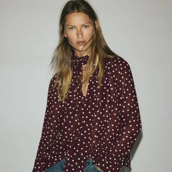 Cuando unos jeans parecen de sastre, pero NO lo son: el acierto de Mango que combinar&aacute; con chaquetas de punto y botines