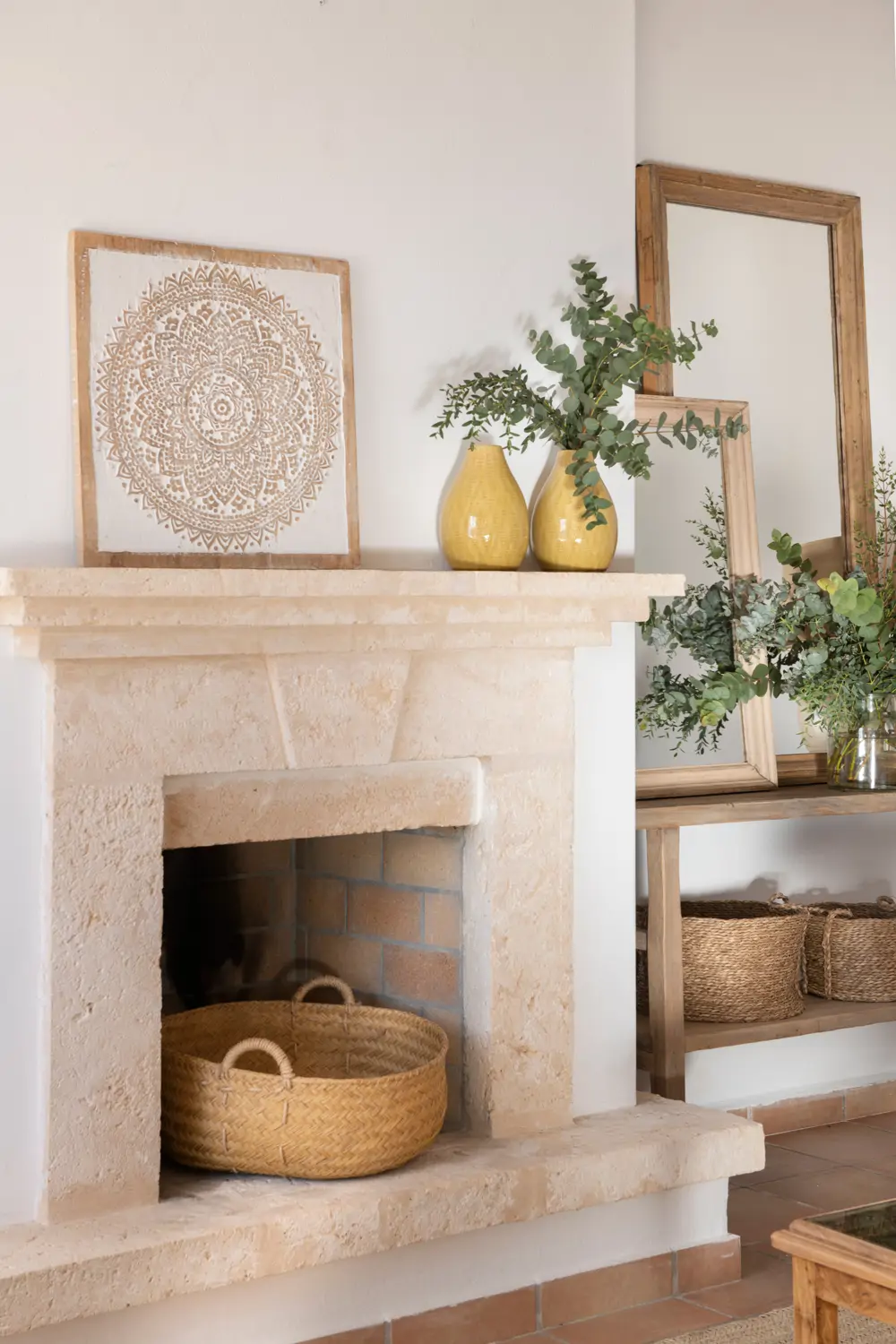 Artisanal details in the decoration of the living room 00573659 O