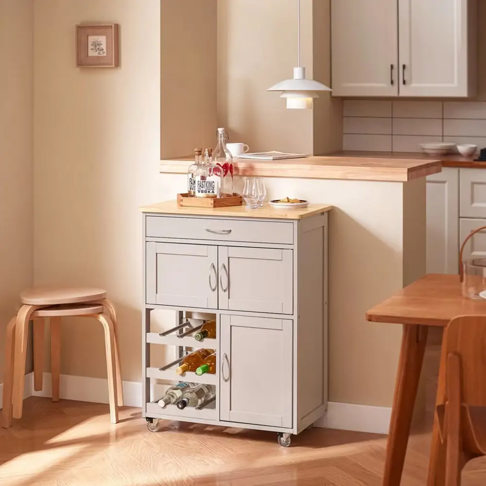 5 elegantes muebles con ruedas para cocinas pequeñas pero con mucho encanto