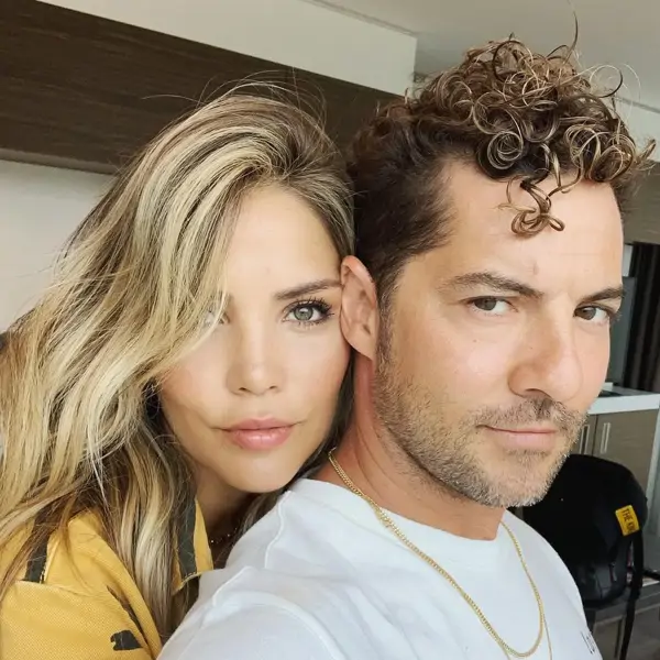 El dormitorio de David Bisbal y Rosanna Zanetti: minimalismo cálido, vestidor 'de revista' y una casa de diseño en una de las urbanizaciones más exclusivas de Madrid