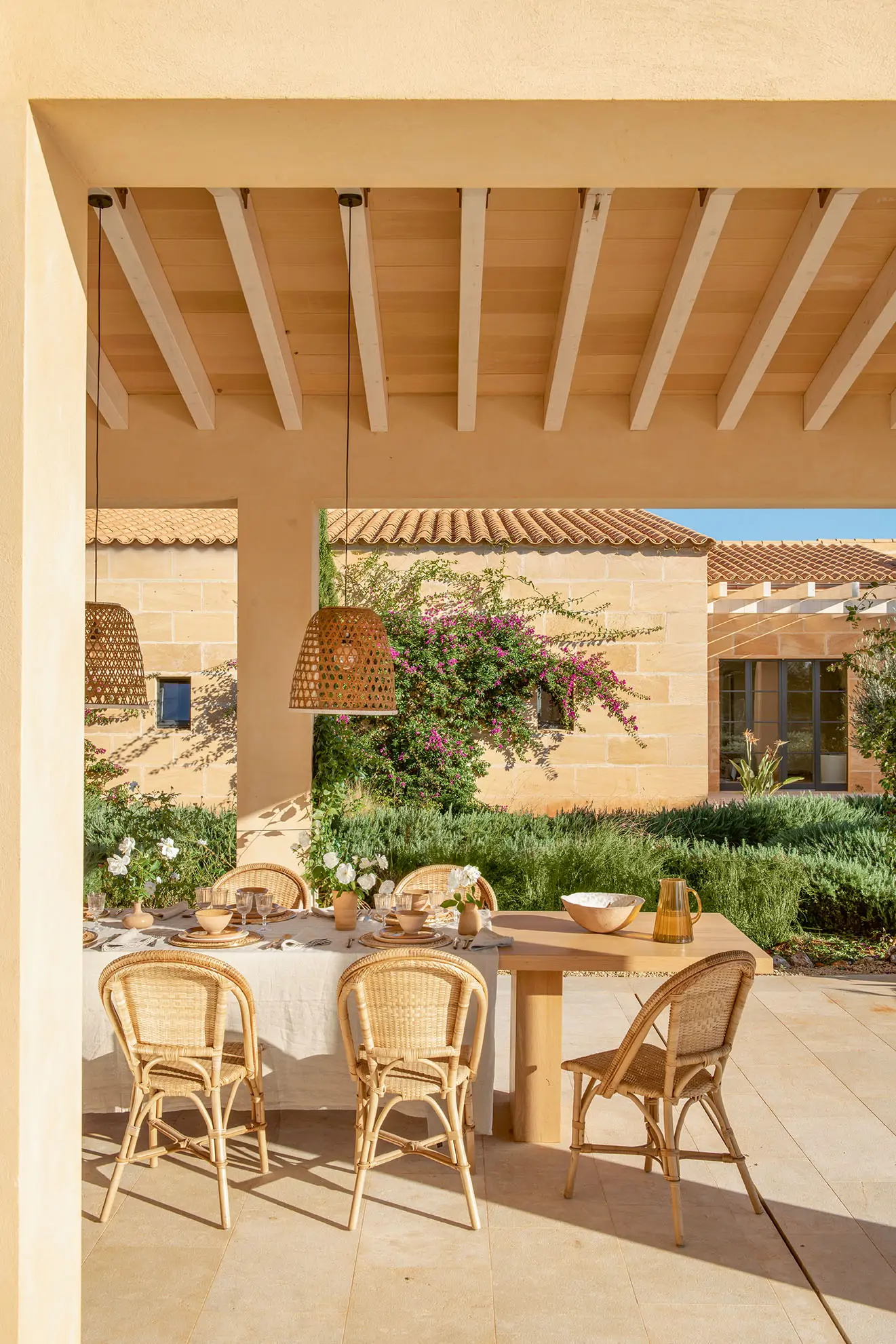 Pon a punto tu casa para el verano: los 12 patios, terrazas y porches ...