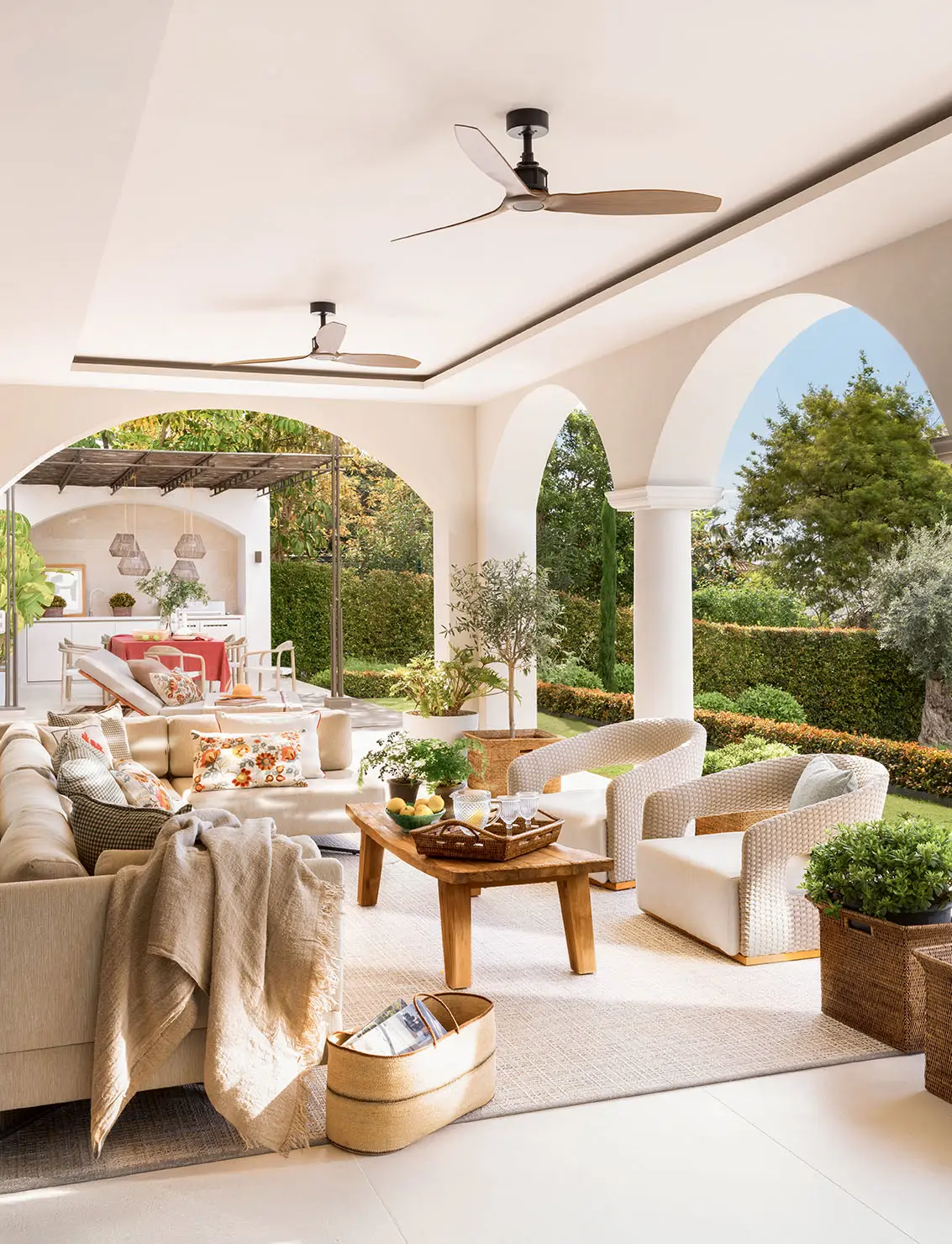 Pon a punto tu casa para el verano: los 12 patios, terrazas y porches ...