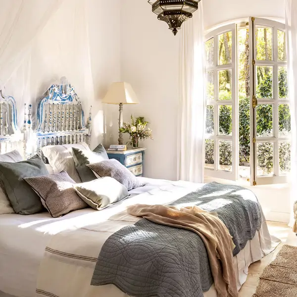 Una experta en interiorismo emocional sobre dormitorios para descansar mejor: "El minimalismo no es siempre un seguro hacia el orden visual y la calma, porque los espacios muy vacíos pueden no producirnos paz"